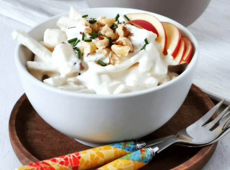 Almás zellersaláta