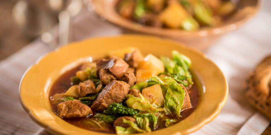 Hevesi kelkáposztás gulyás