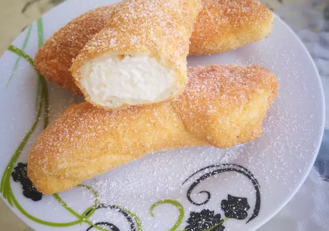 Rántott kifli túróval töltve