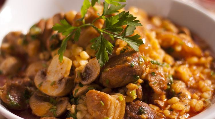 Húsos-gombás tarhonya