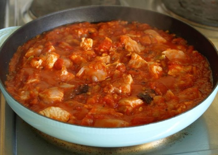 Lecsós csirke – füstölt szalonnával és padlizsánnal