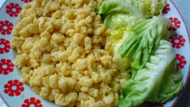 Tojásos nokedli ecetes salátával