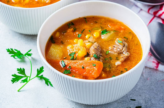 Sertésraguleves roppanós zöldségekkel