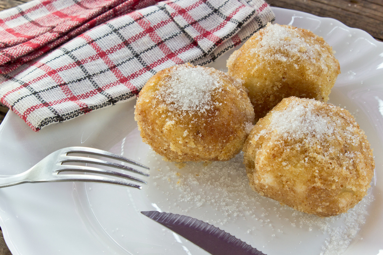 Fahéjas, almás gombóc