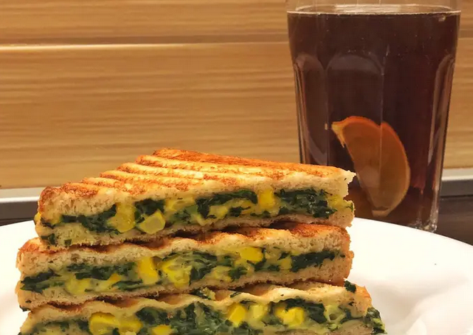 Spenótos kukoricás melegszendvics