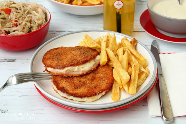 Sajttal töltött, rántott sonkaszelet