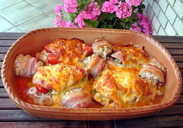 Rakott csirkemell steak juhtúróval töltött gombával