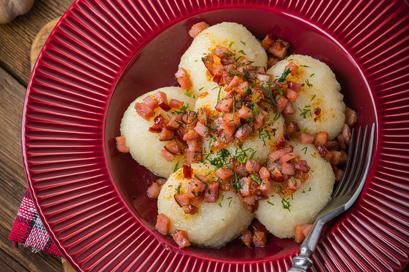 Hússal töltött krumpligombóc