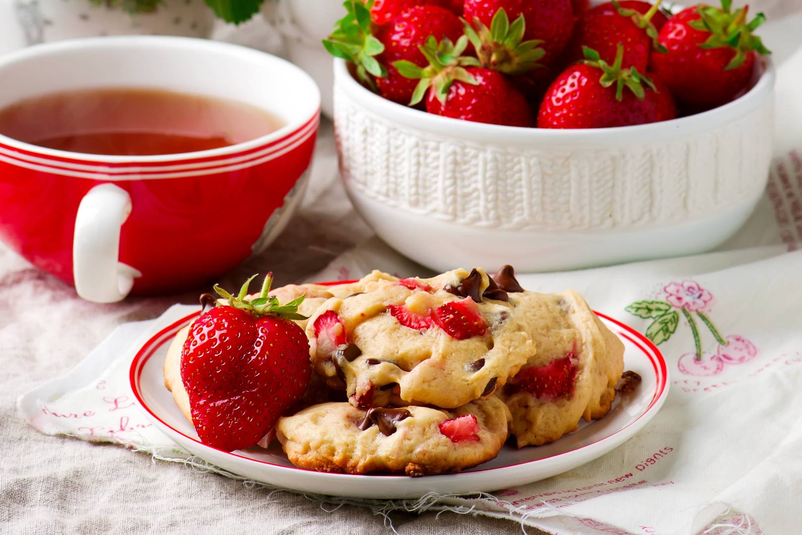 Csokidarabos-epres keksz