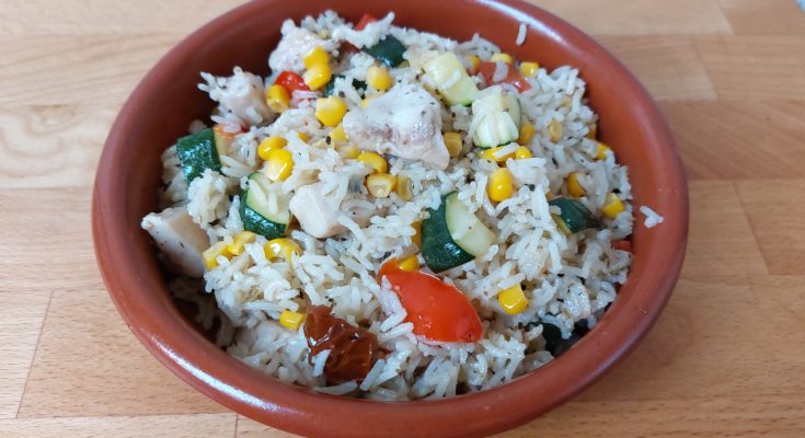 Nyári zöldséges rizses hús csirkemellből
