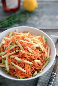 Ázsiai sárgarépa és karalábé saláta