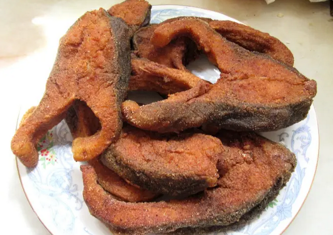 Ponty, paprikás lisztben sütve