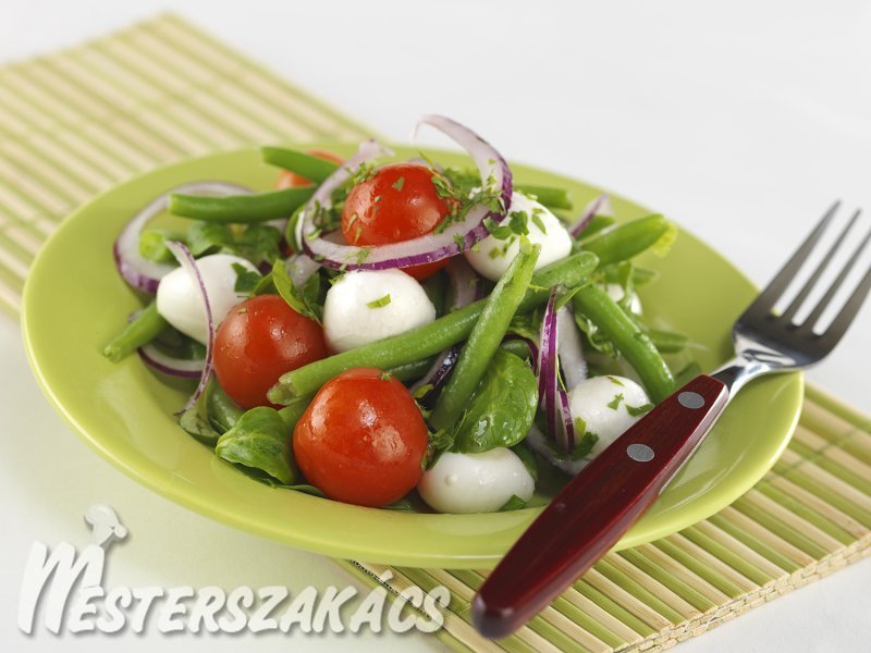 Mozzarellás parajsaláta