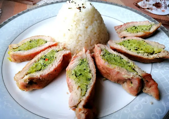 Brokkolival, sajttal töltött natúr szelet