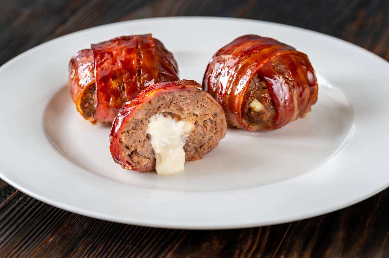 Sajtos fasírt baconbe tekerve