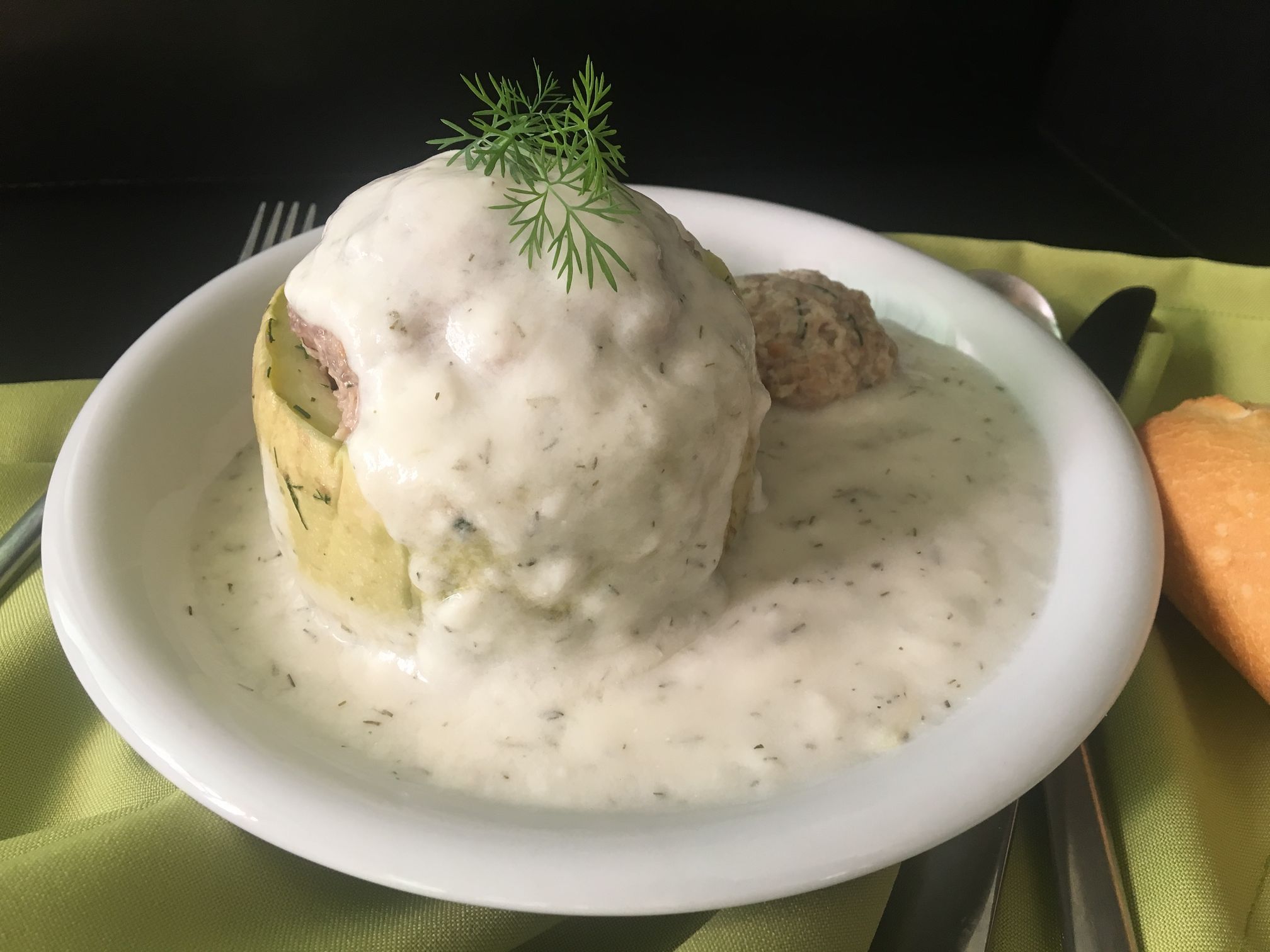 Töltött tök és húsgombócok kapormártással