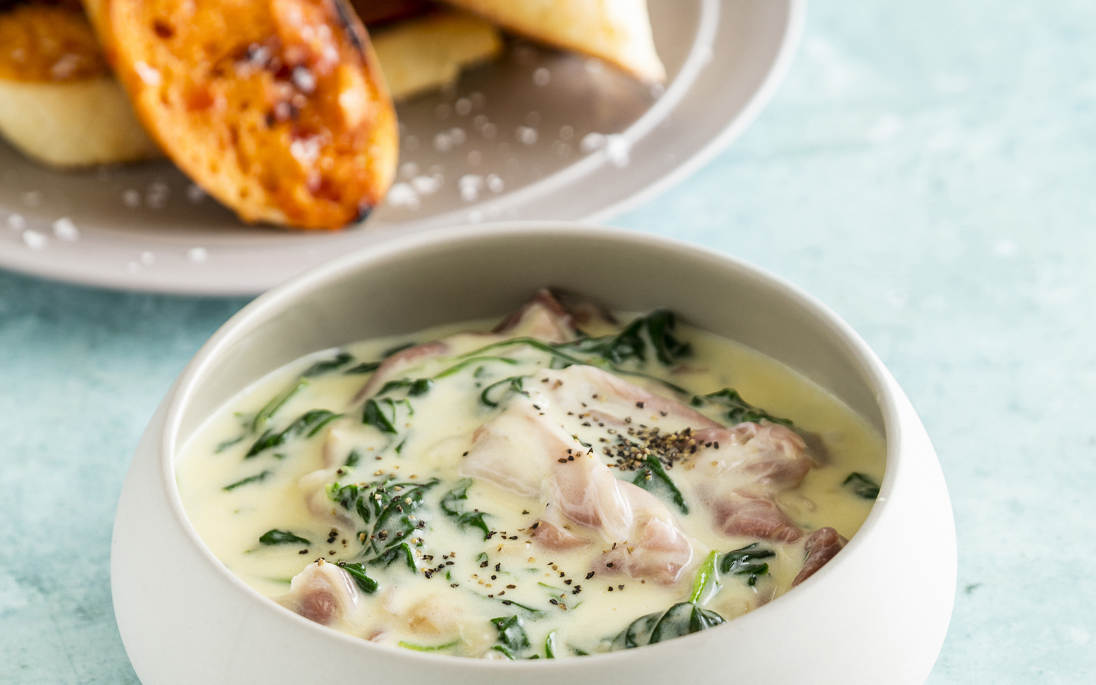 Serrano sonka fokhagymás spenóttal