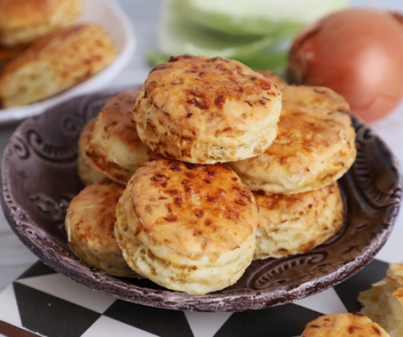 Káposztás pogácsa