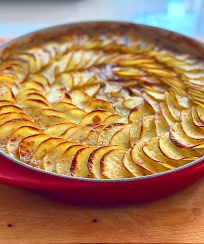 Fűszeres, birsalmás csirkeragu burgonyafedővel