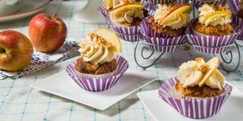 Almás muffin barnított vajjal, fahéjas habbal