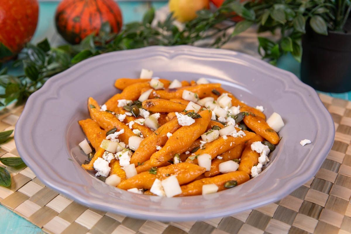 Sütőtökös nudli fetával és körtével